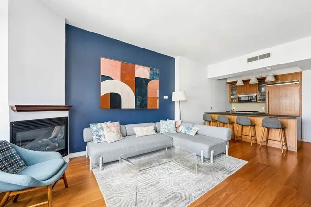 $1,845,000 | 205 East 59th Street, Unit 20B | Lenox Hill