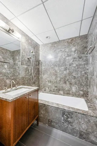 $1,845,000 | 205 East 59th Street, Unit 20B | Lenox Hill