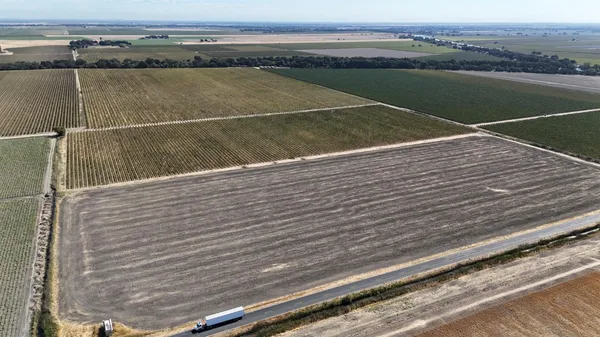 a view of a tennis court