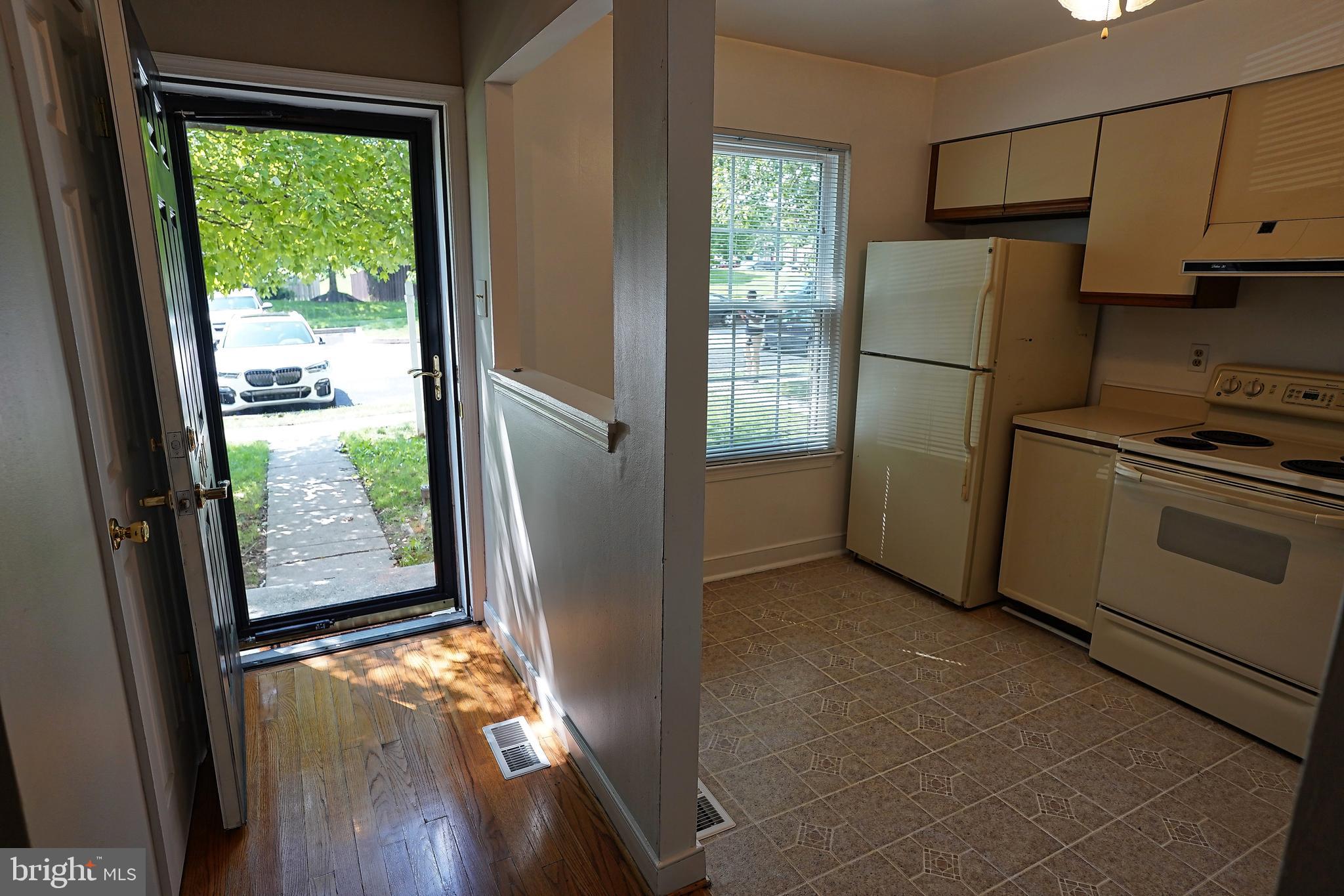 6948 Rockfield Road Baltimore, MD 21244 - Photo 3 of 47