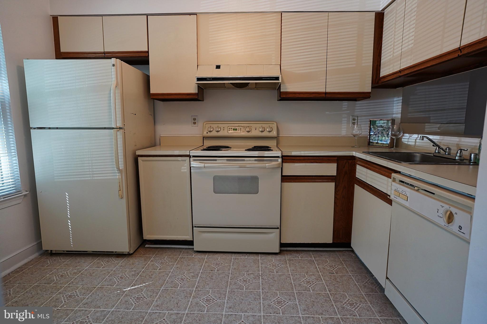 6948 Rockfield Road Baltimore, MD 21244 - Photo 4 of 47