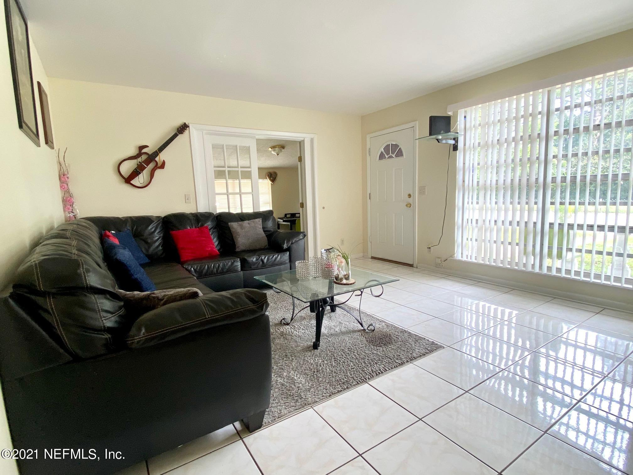 7325 Proxima Road Jacksonville, FL 32210 - Photo 7 of 16 30d5217a-1ad7-4566-a098-a500cb65809c