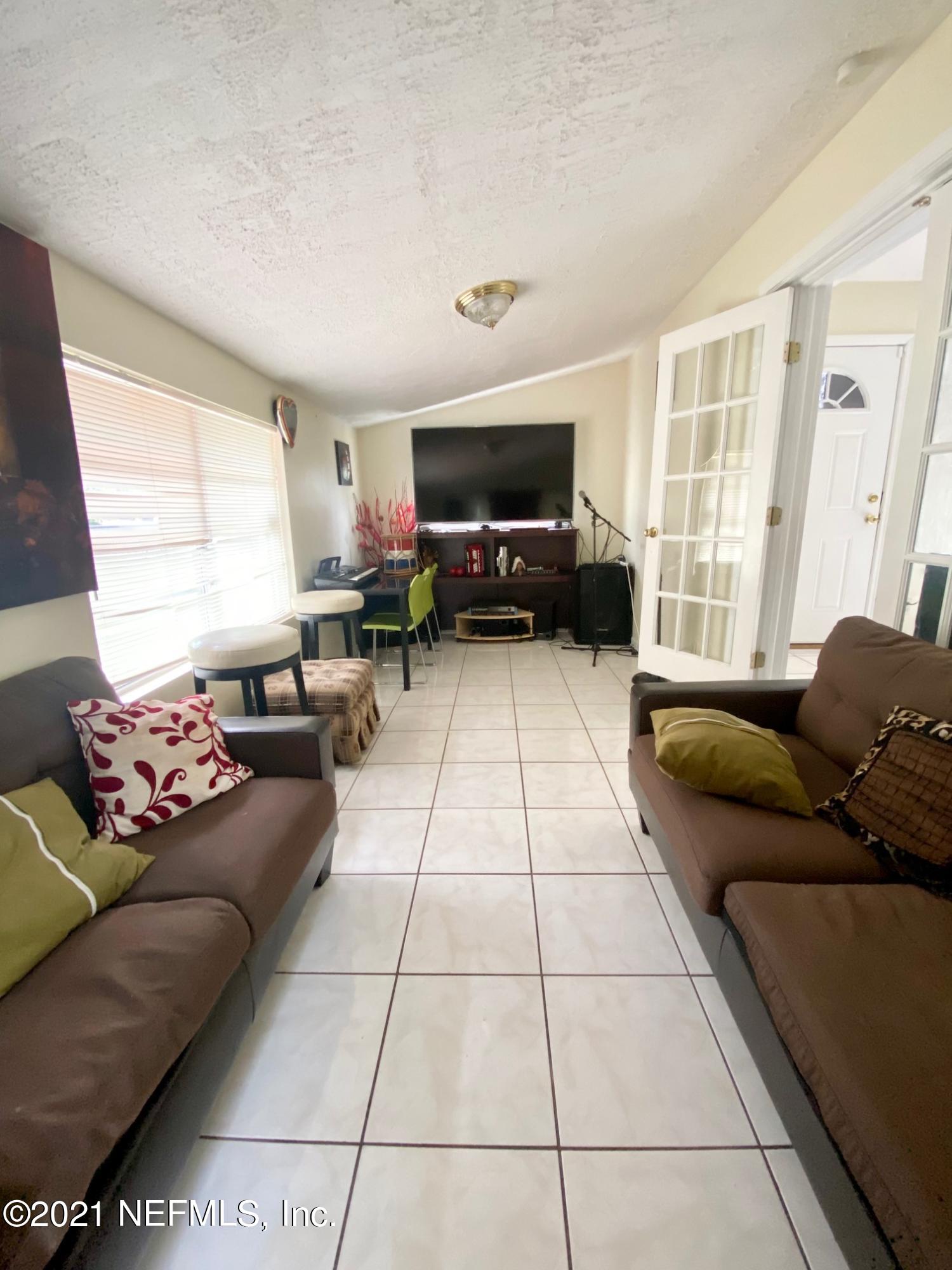 7325 Proxima Road Jacksonville, FL 32210 - Photo 9 of 16 c85c27b2-f940-4133-badc-11e56d708e85