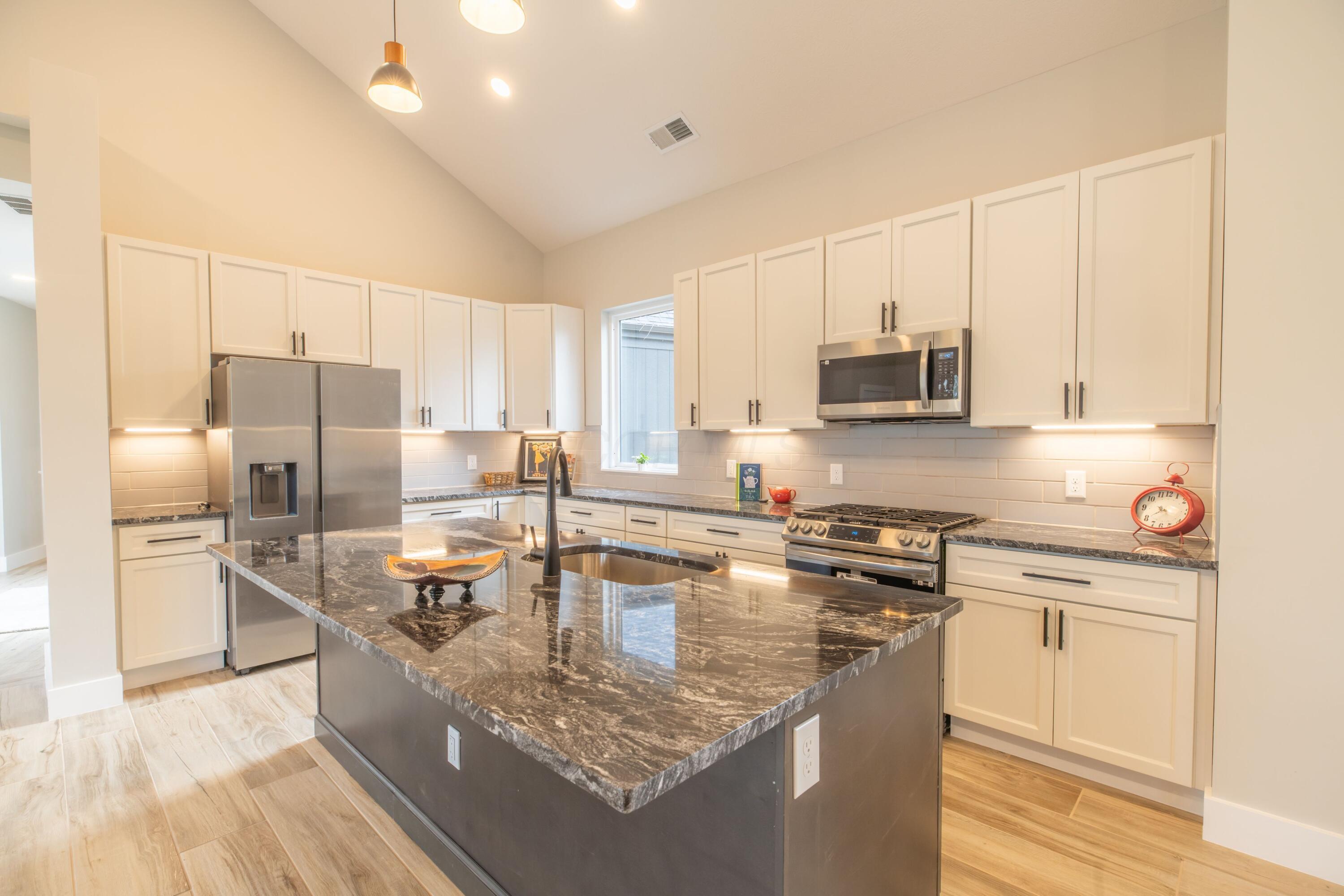 151 Apple Blossom Road Southwest Pataskala, OH 43062 - Photo 7 of 40 Kitchen