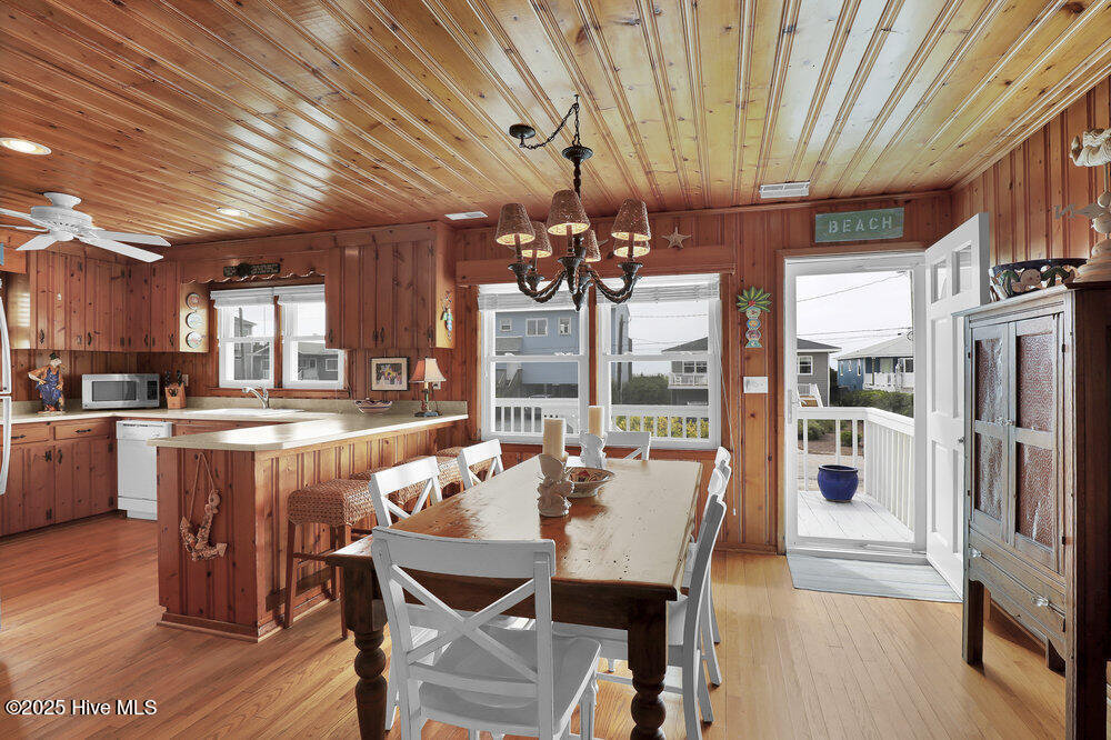 1040 Ocean Boulevard Topsail Beach, NC 28445 - Photo 10 of 42 007_6g8a5769_996