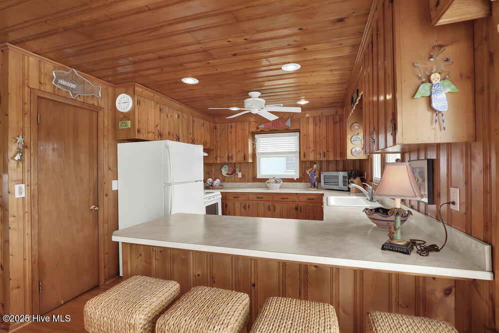 1040 Ocean Boulevard Topsail Beach, NC 28445 - Photo 11 of 42 008_6g8a5772_740