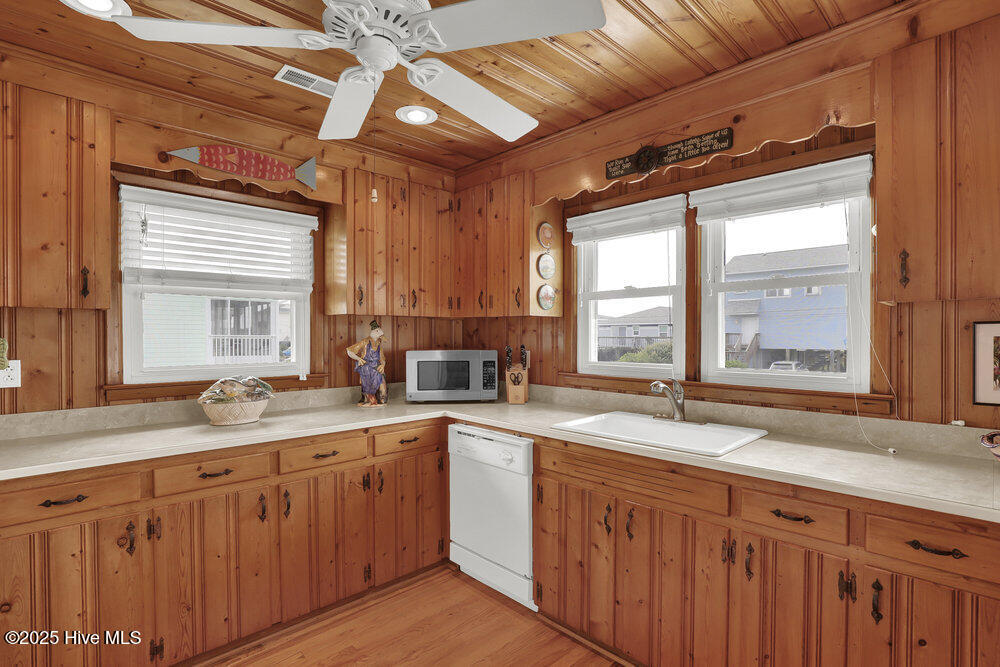 1040 Ocean Boulevard Topsail Beach, NC 28445 - Photo 12 of 42 009_6g8a5775_43