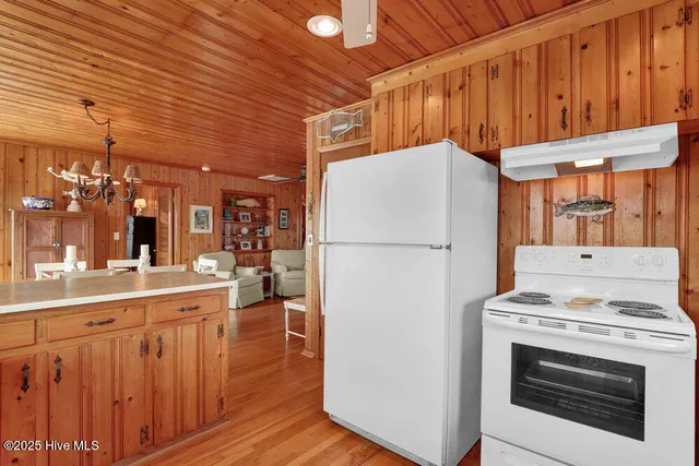 $1,200,000 | 1040 Ocean Boulevard, Topsail Beach, NC 28445