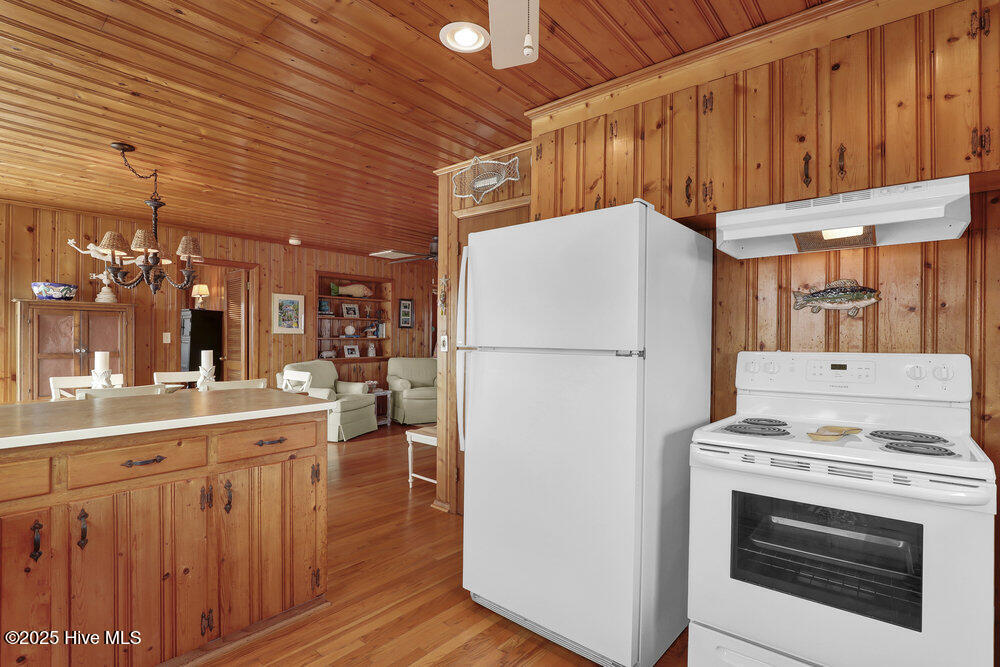 1040 Ocean Boulevard Topsail Beach, NC 28445 - Photo 13 of 42 010_6g8a5781_590