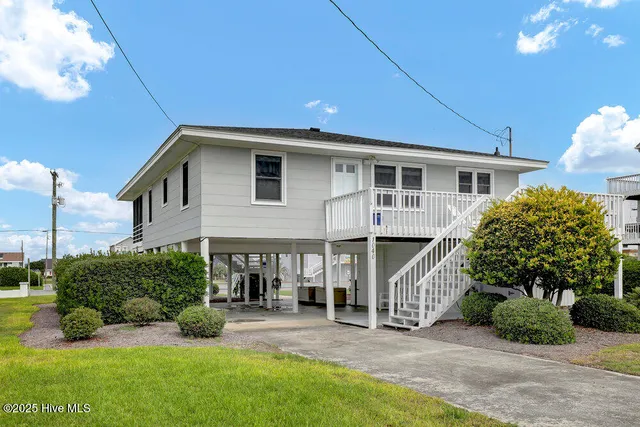 $1,200,000 | 1040 Ocean Boulevard, Topsail Beach, NC 28445