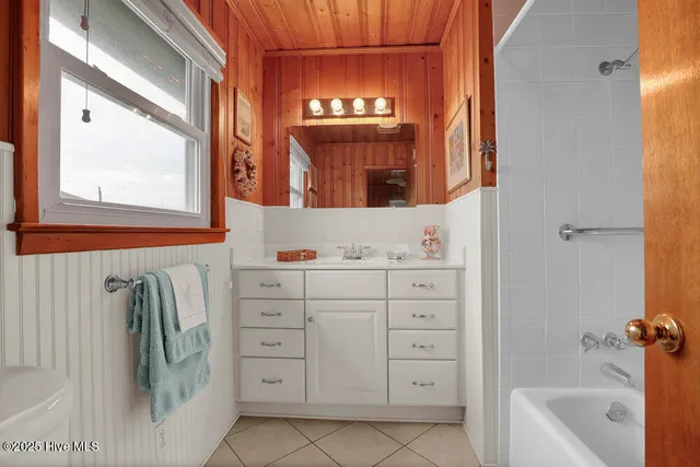 $1,200,000 | 1040 Ocean Boulevard, Topsail Beach, NC 28445