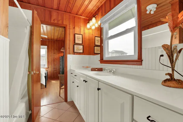 $1,200,000 | 1040 Ocean Boulevard, Topsail Beach, NC 28445