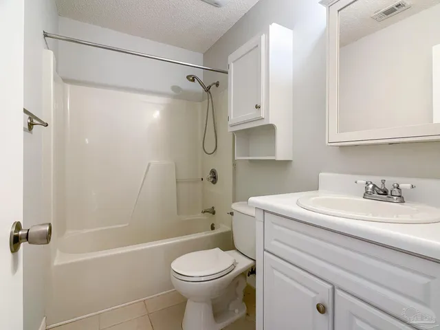 $1,525 | 7045 Weatherwood Drive, Pensacola, FL 32506