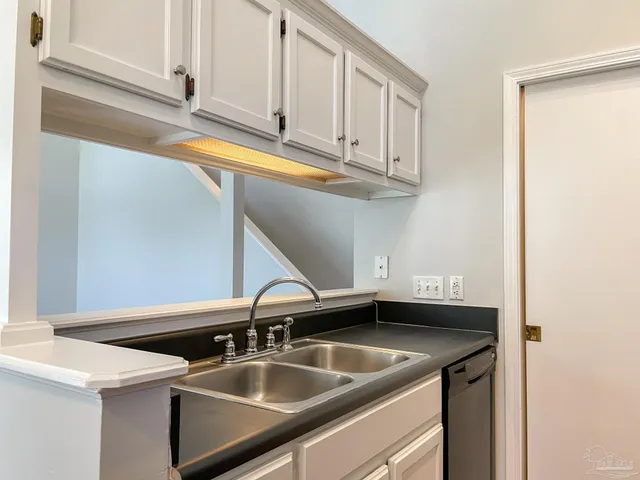 $1,525 | 7045 Weatherwood Drive, Pensacola, FL 32506