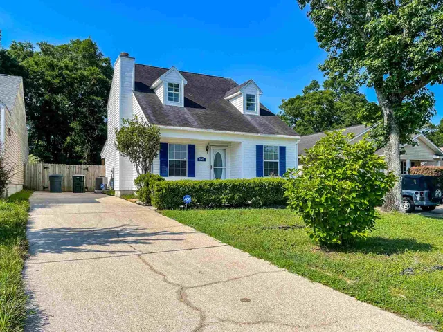$1,525 | 7045 Weatherwood Drive, Pensacola, FL 32506