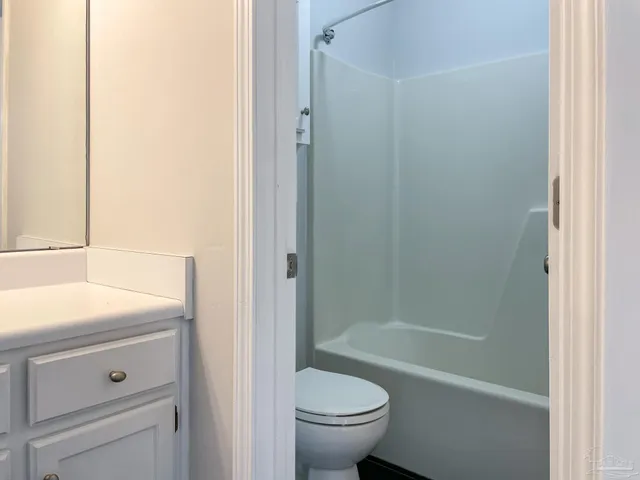 $1,525 | 7045 Weatherwood Drive, Pensacola, FL 32506