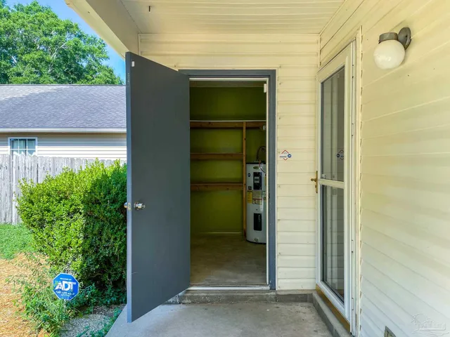 $1,525 | 7045 Weatherwood Drive, Pensacola, FL 32506