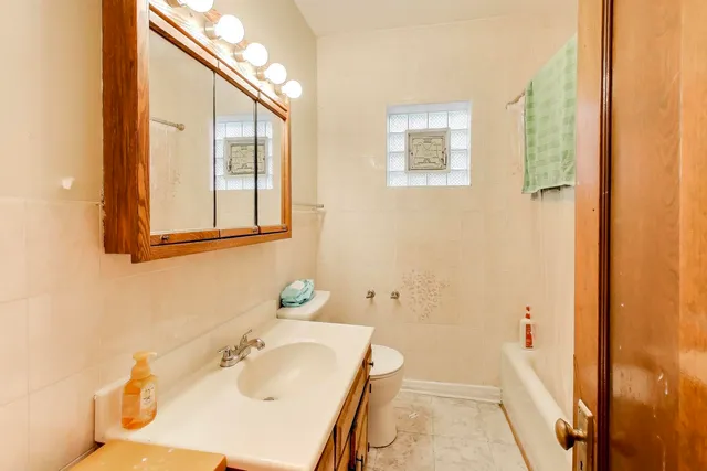 $649,000 | 3738 North Richmond Street, Chicago, IL 60618