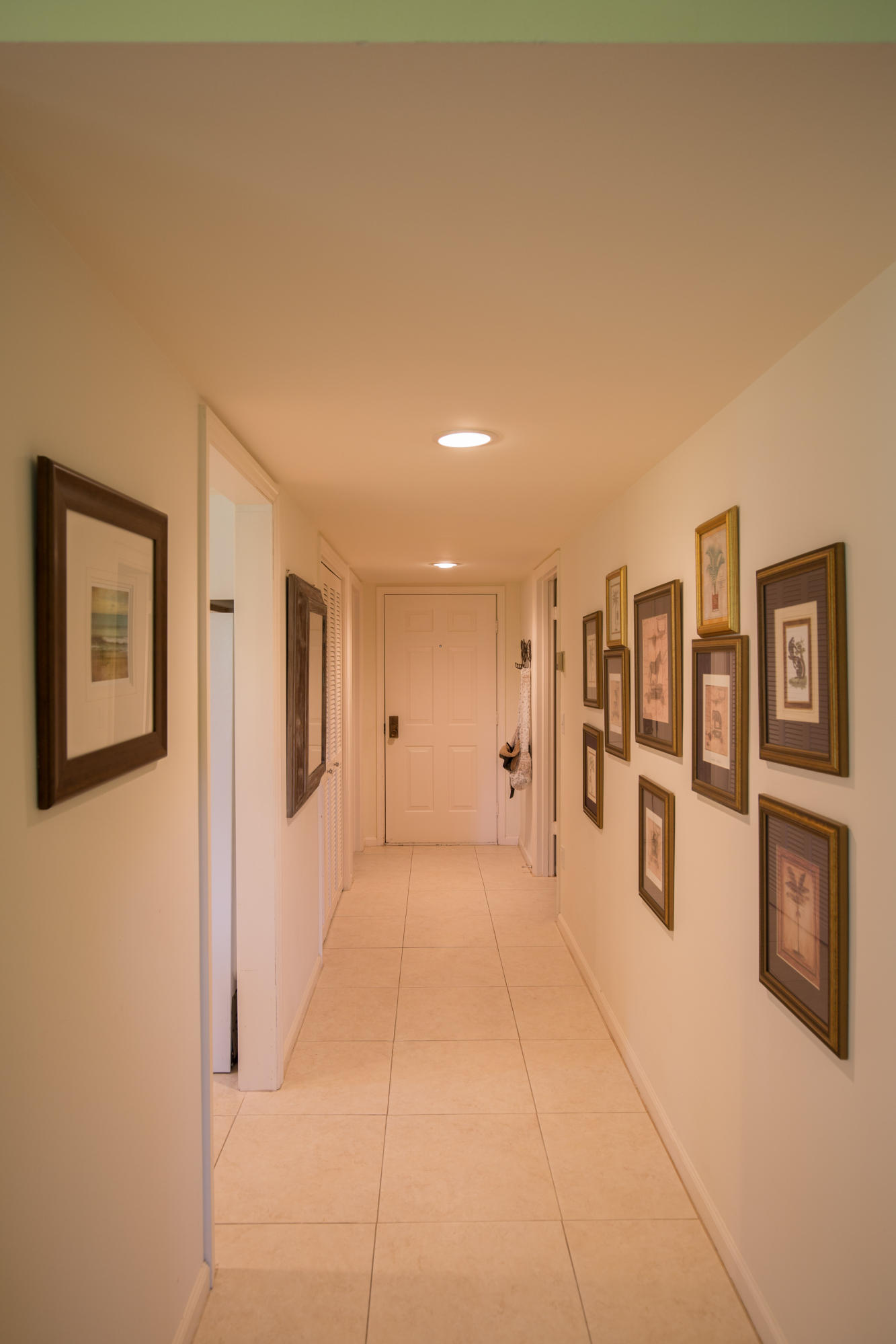 13362 Polo Road West, Unit 102 Wellington, FL 33414 - Photo 2 of 9 Entrance Hallway
