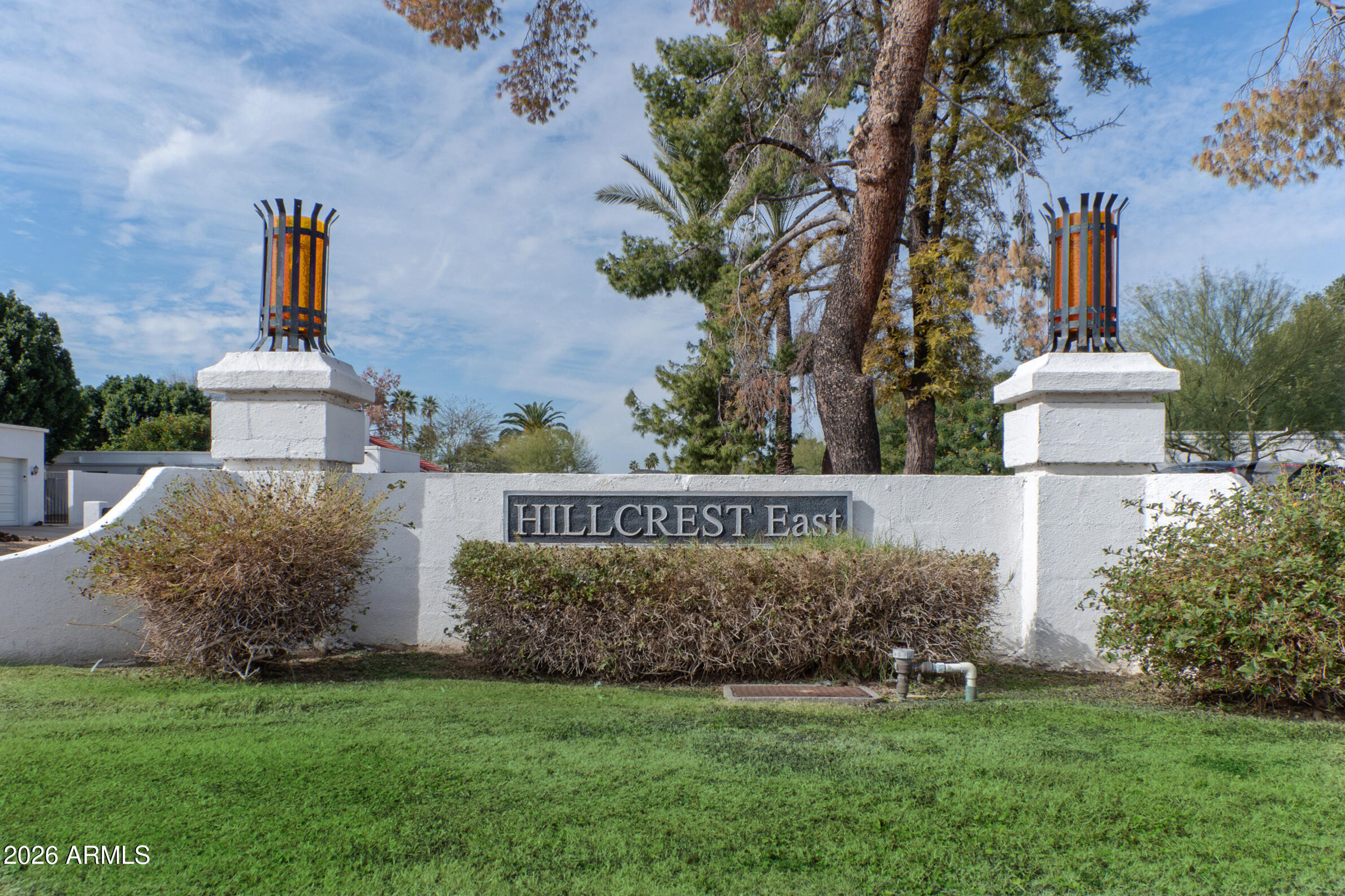 a view of front of a house with a yard