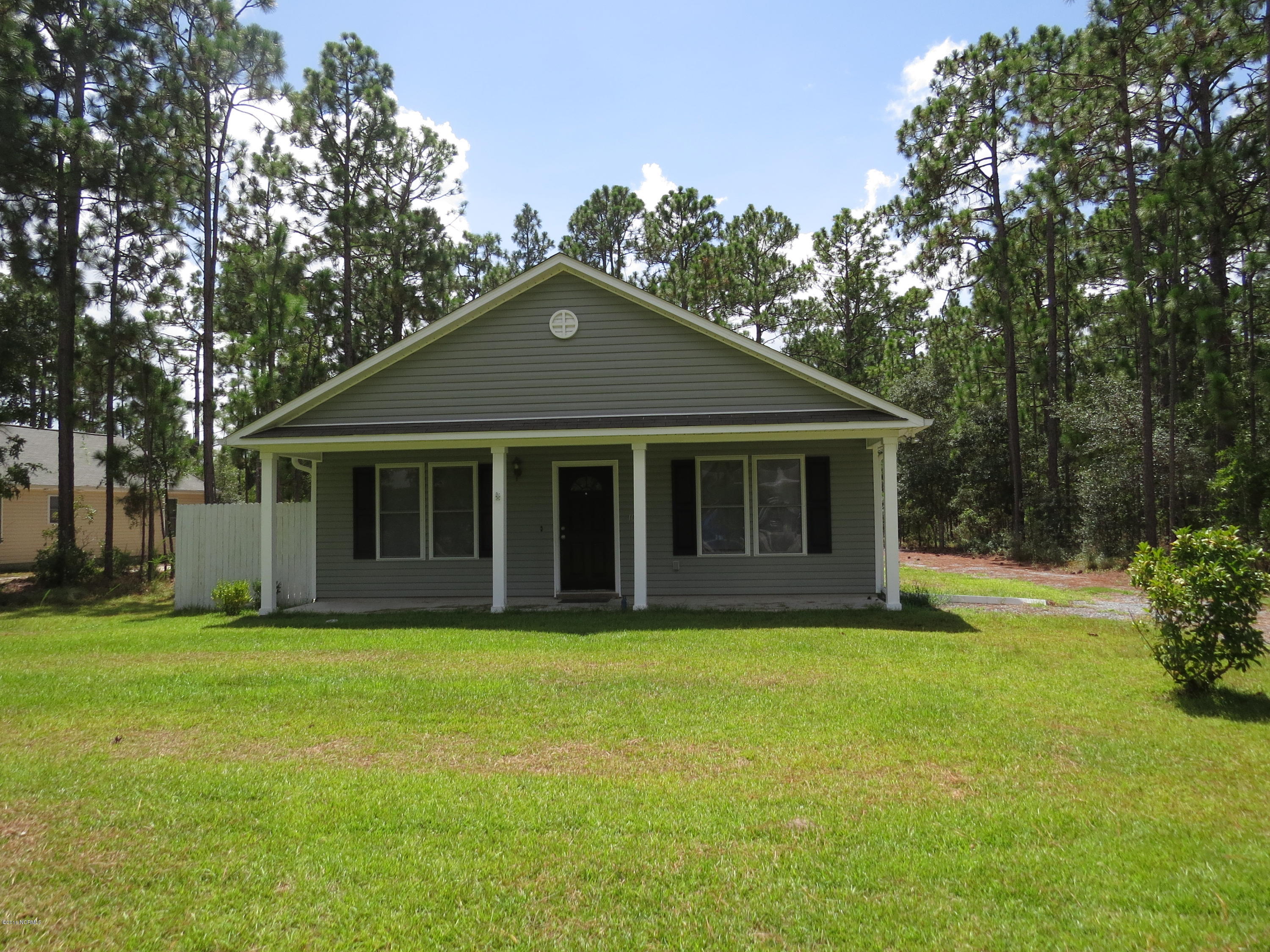1010 Pierce Road Southport, NC 28461 - Photo 3 of 20 IMG_4738