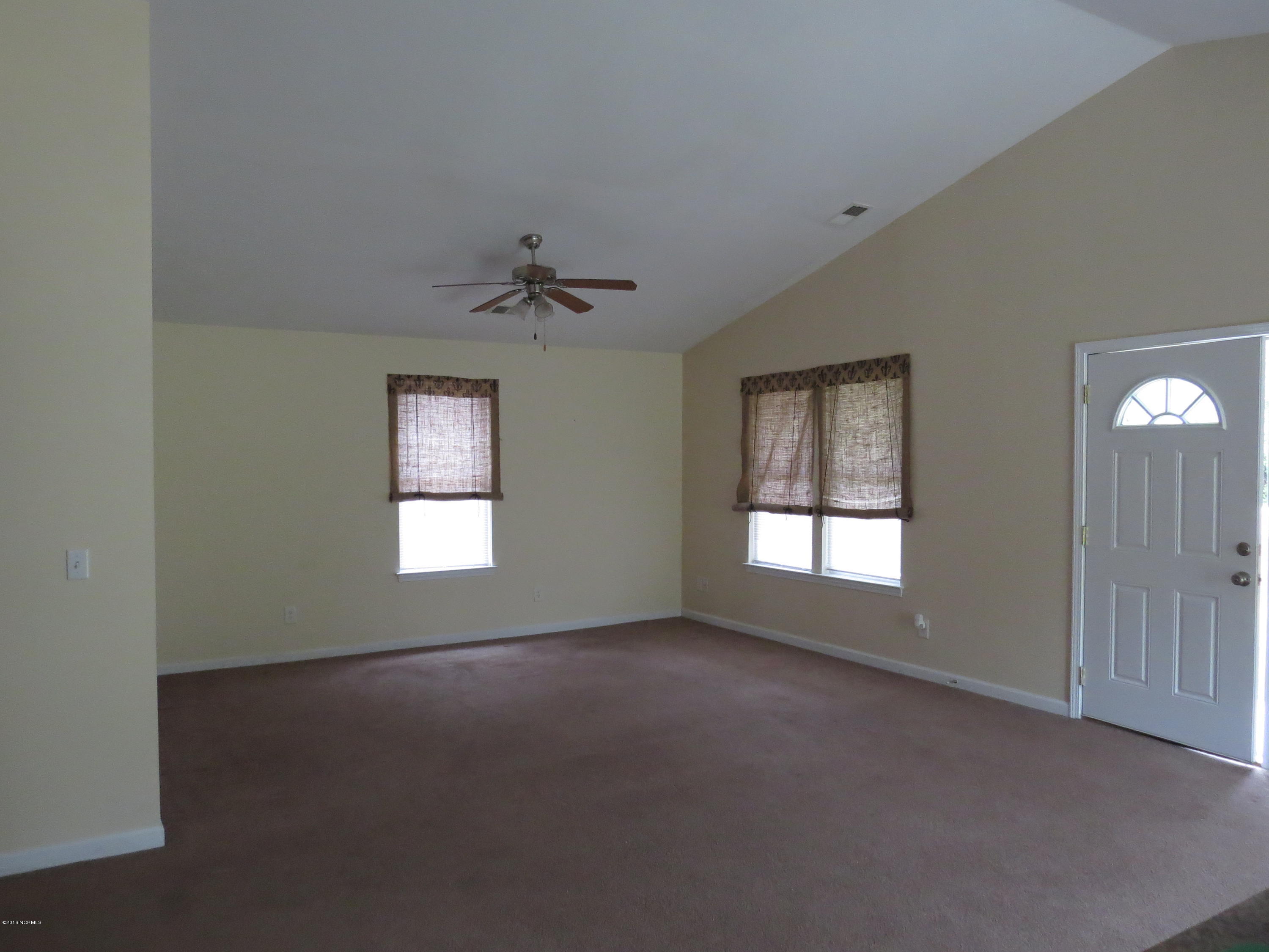 1010 Pierce Road Southport, NC 28461 - Photo 5 of 20 IMG_4398