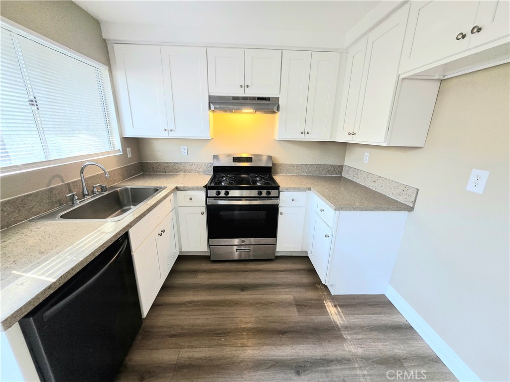 1118 Post Street, Unit B Redlands, CA 92374 - Photo 6 of 14 a kitchen with granite countertop a sink a stove and cabinets