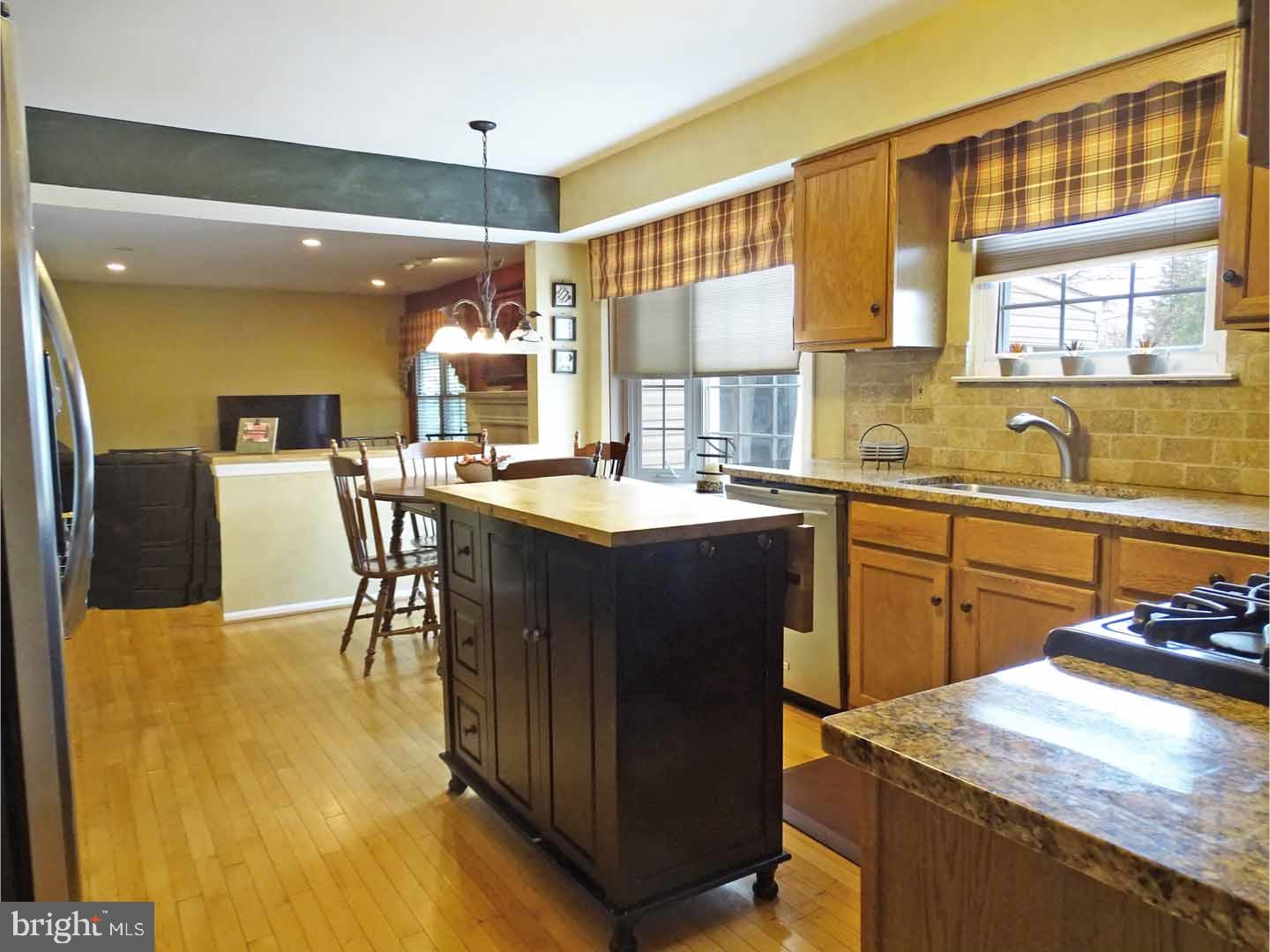 742 Jarrett Road Horsham, PA 19044 - Photo 6 of 25 Kitchen