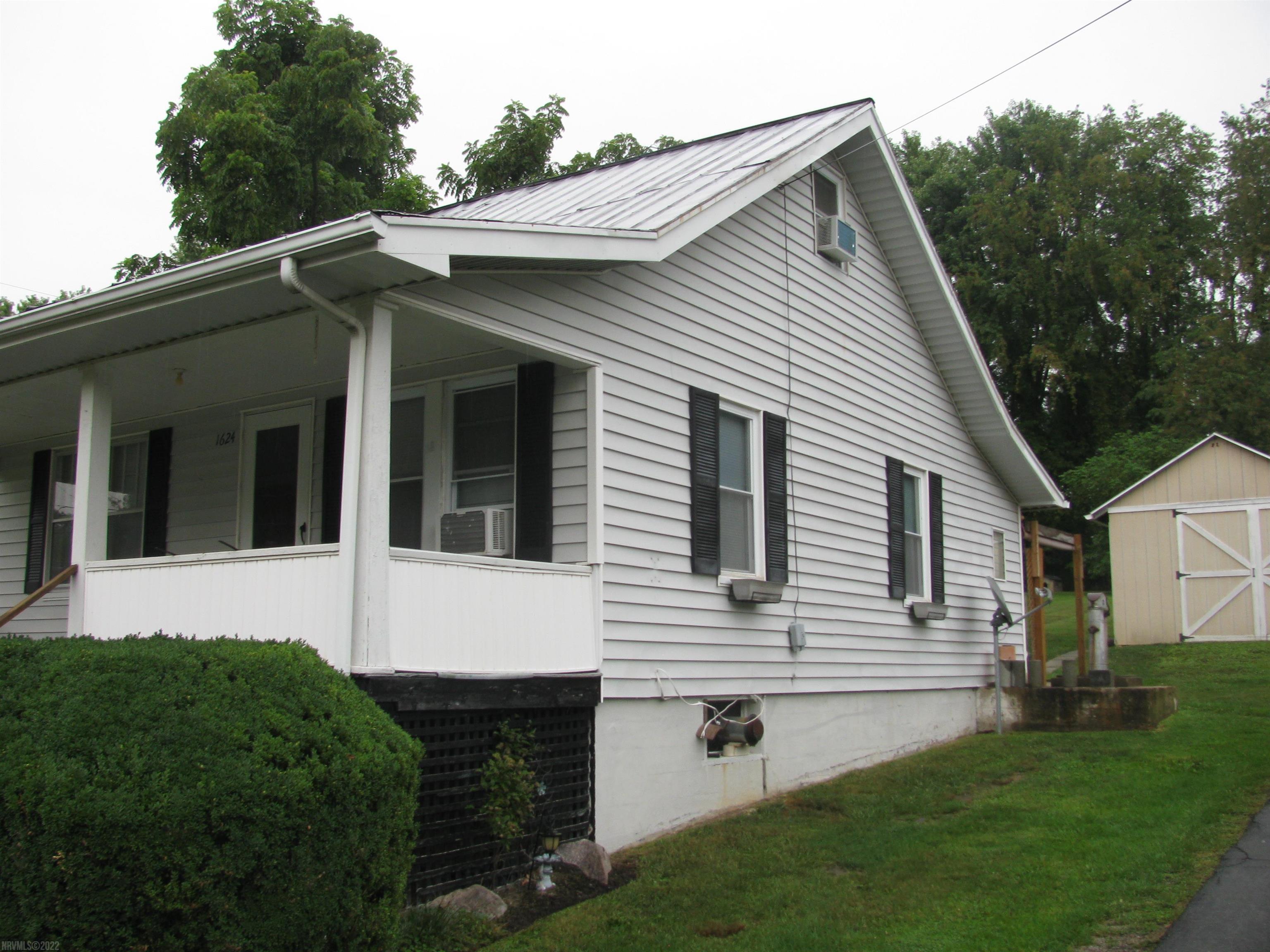 1624 Newbern Road Pulaski, VA 24301 - Photo 2 of 36 Gallery Image 2