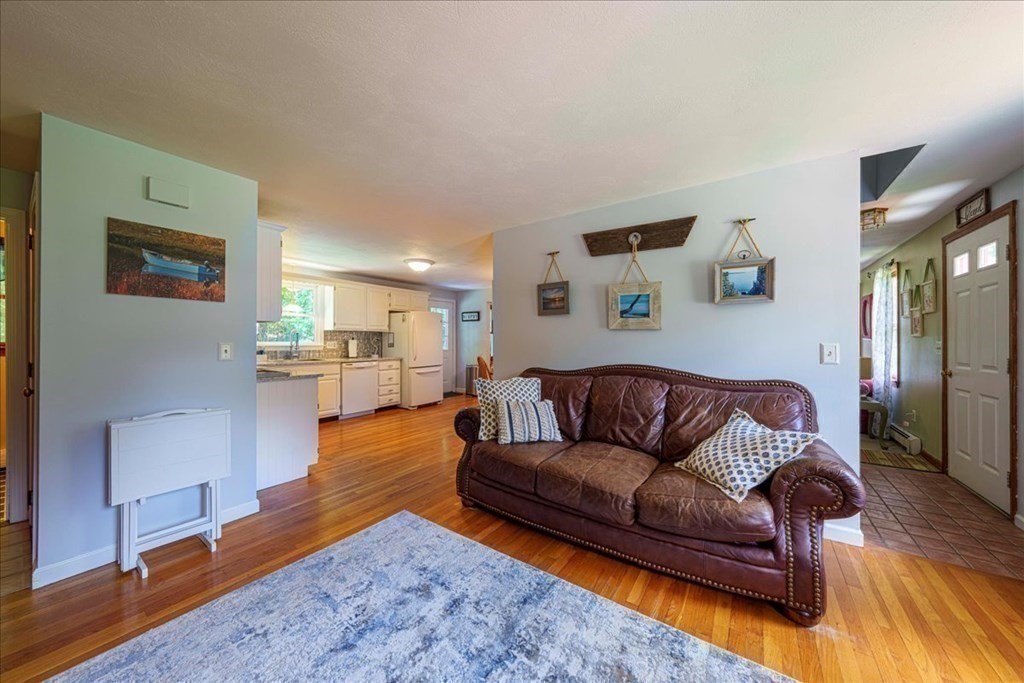 32 Westcott Road Hopedale, MA 01747 - Photo 8 of 36