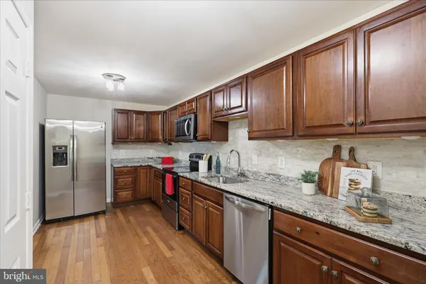 $619,000 | 7233 Beverly Park Drive, Springfield, VA 22150