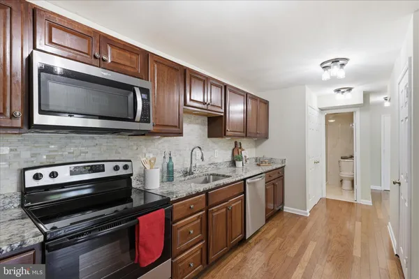 $619,000 | 7233 Beverly Park Drive, Springfield, VA 22150