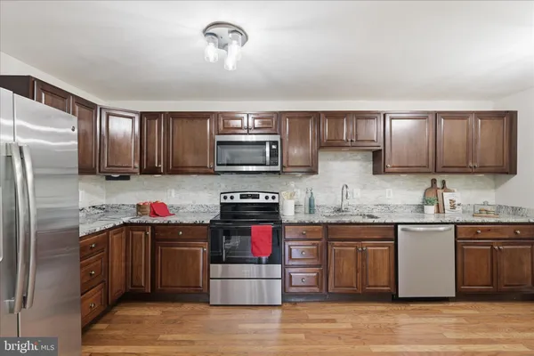 $619,000 | 7233 Beverly Park Drive, Springfield, VA 22150