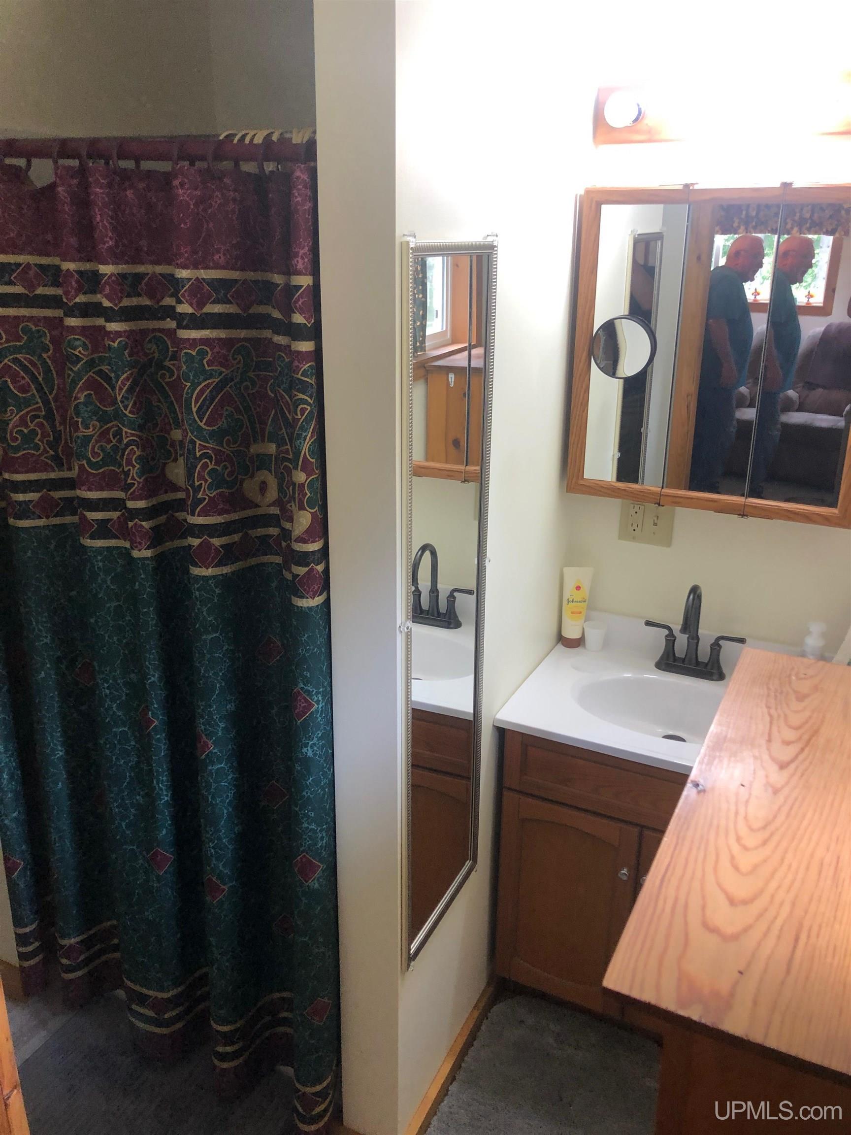 6960 G 75 Escanaba, MI 49829 - Photo 8 of 10