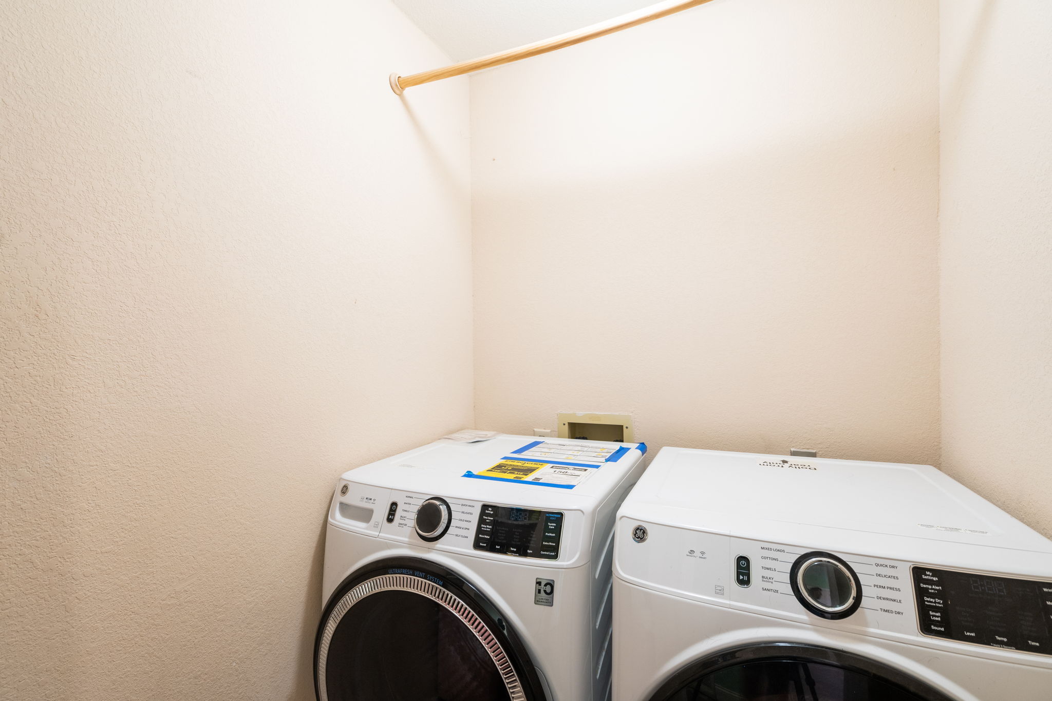 5611 Meadow Crest Austin, TX 78744 - Photo 14 of 26 Laundry area featuring washing machine and dryer and a textured wall