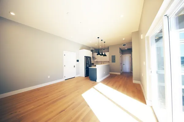 $3,100 | 60 Cross Street East, Unit 219, Somerville, MA 02145