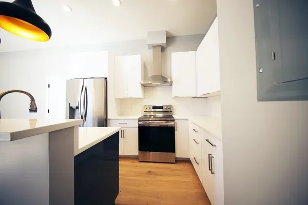 $3,100 | 60 Cross Street East, Unit 219, Somerville, MA 02145