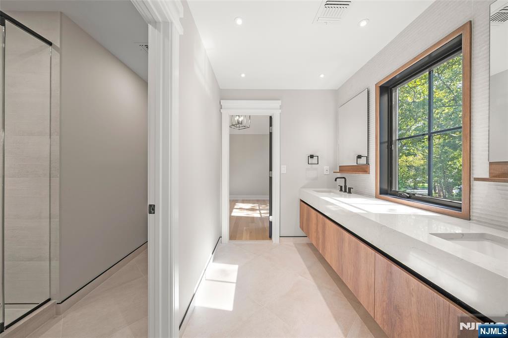 671 Delaware Avenue Ridgewood, NJ 07450 - Photo 14 of 25 Gallery Image 14