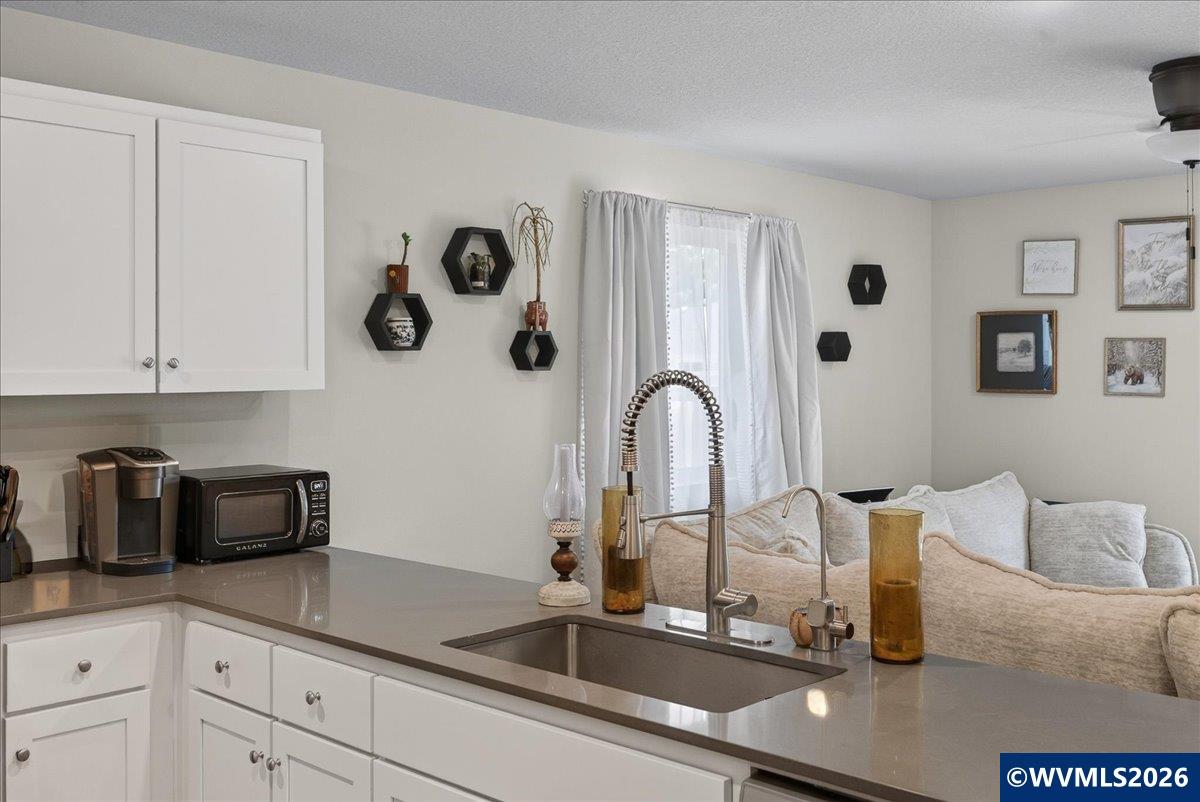 2081 Luna Way Lebanon, OR 97355 - Photo 14 of 33