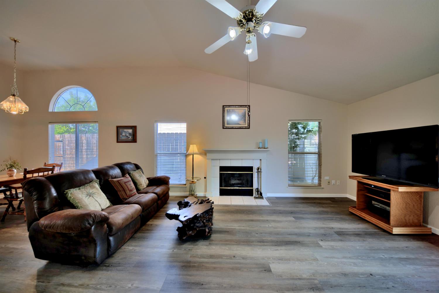 1007 Lourence Drive Tracy, CA 95376 - Photo 8 of 44