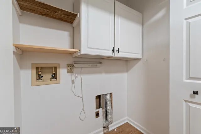 a view of a storage & utility room