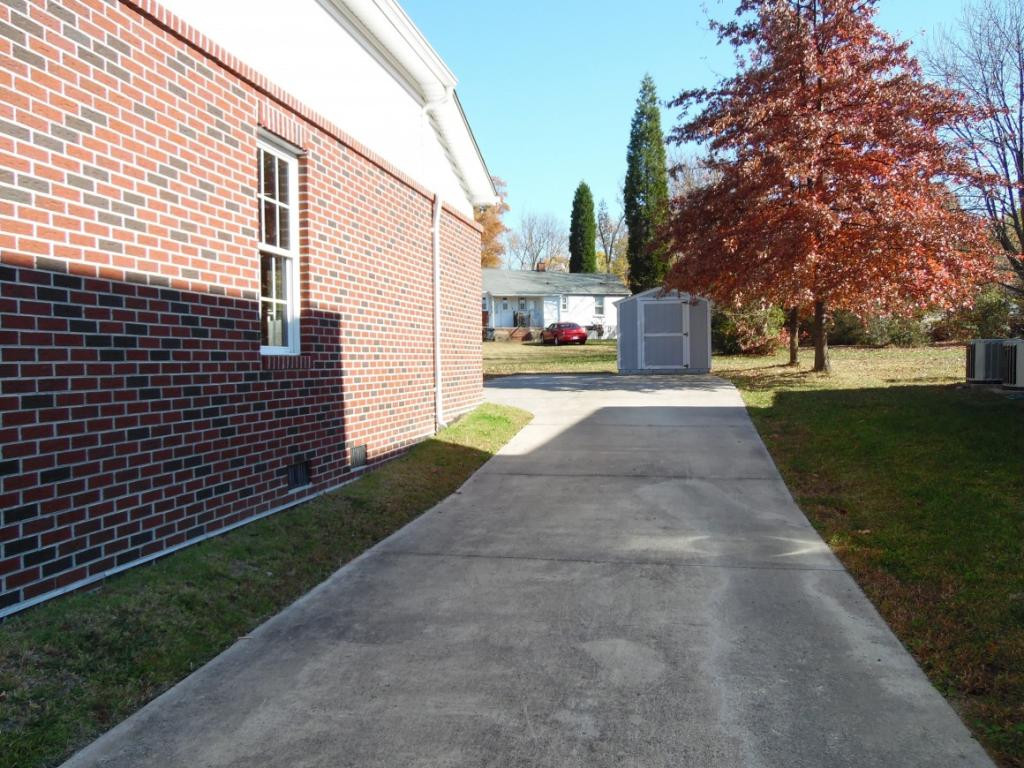 2216 Sherwood Road Kingsport, TN 37664 - Photo 33 of 33 Extra Storage out building