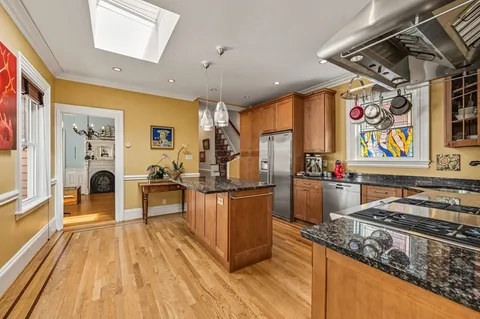 $2,199,000 | 583 East Broadway, Boston, MA 02127