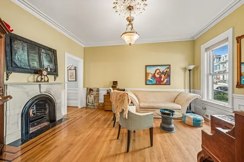 $2,199,000 | 583 East Broadway, Boston, MA 02127