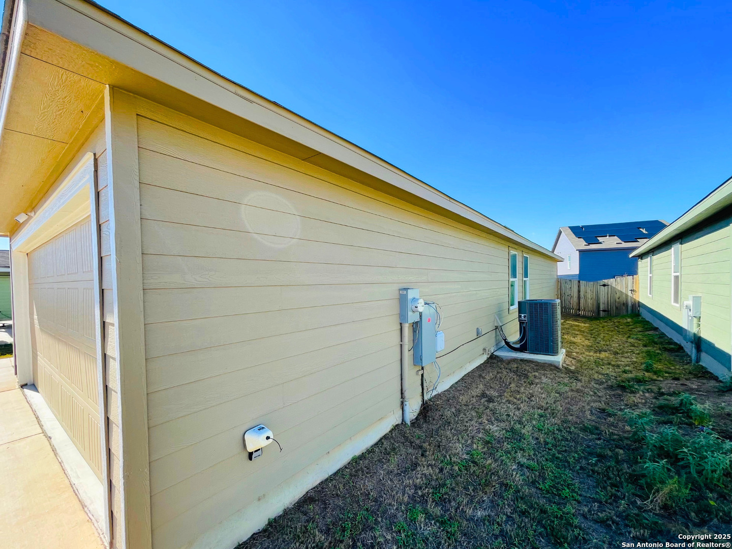 13307 Dutra Road San Antonio, TX 78221 - Photo 21 of 33 a backyard of a house