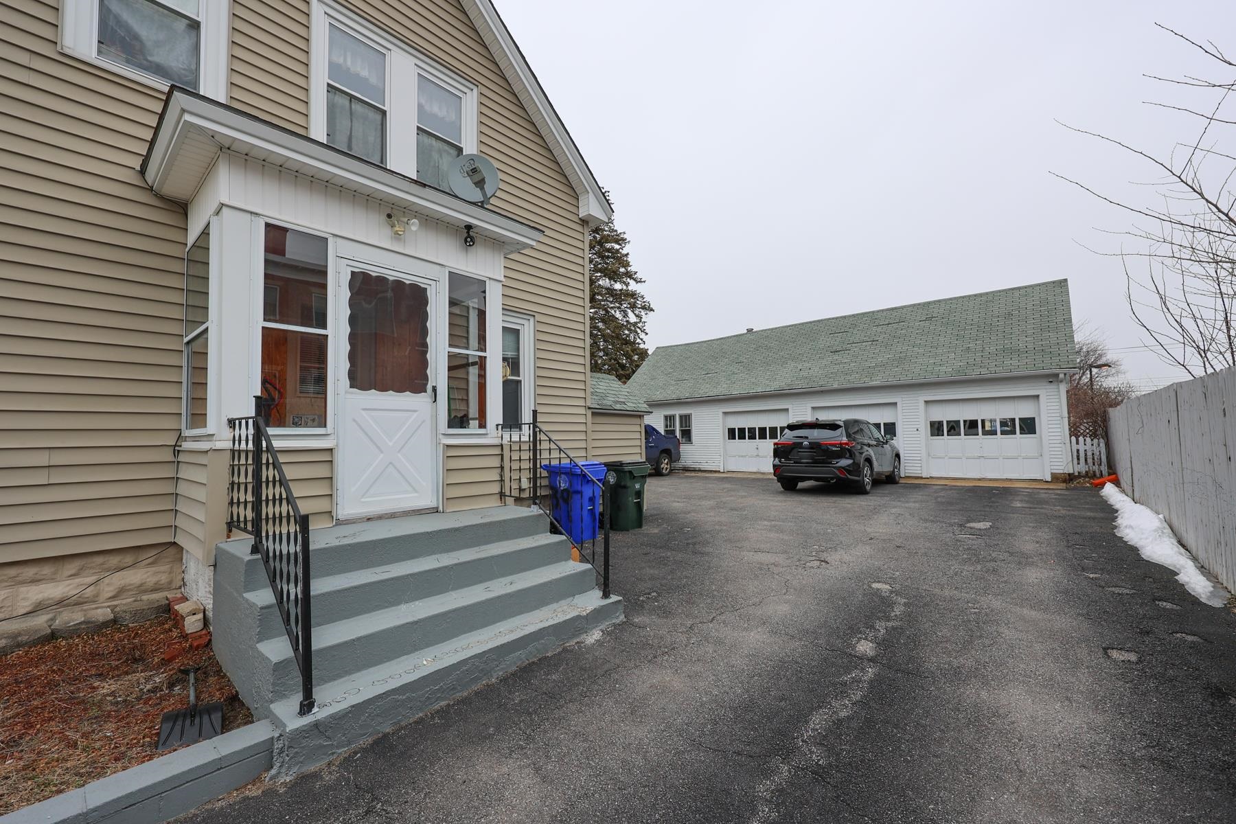 39 Joliette Street Manchester, NH 03102 - Photo 3 of 25 Gallery Image 3