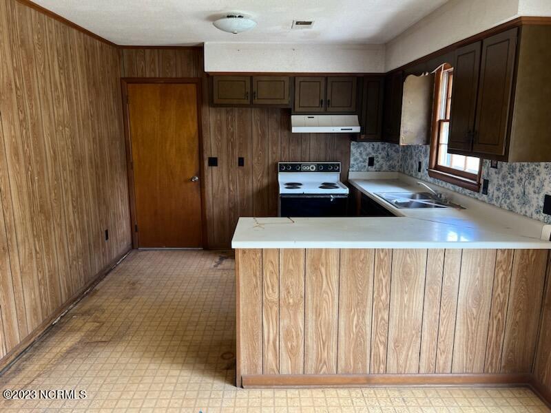 538 Cathay Road Wilmington, NC 28412 - Photo 2 of 12 Kitchen