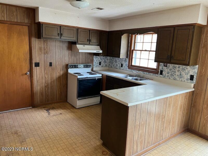 538 Cathay Road Wilmington, NC 28412 - Photo 3 of 12 Kitchen View 2