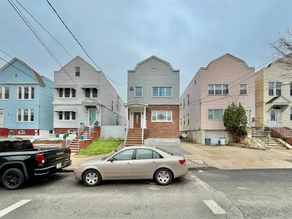 $2,300 | 264 Columbia Avenue, Unit 2, Jersey City, NJ 07307