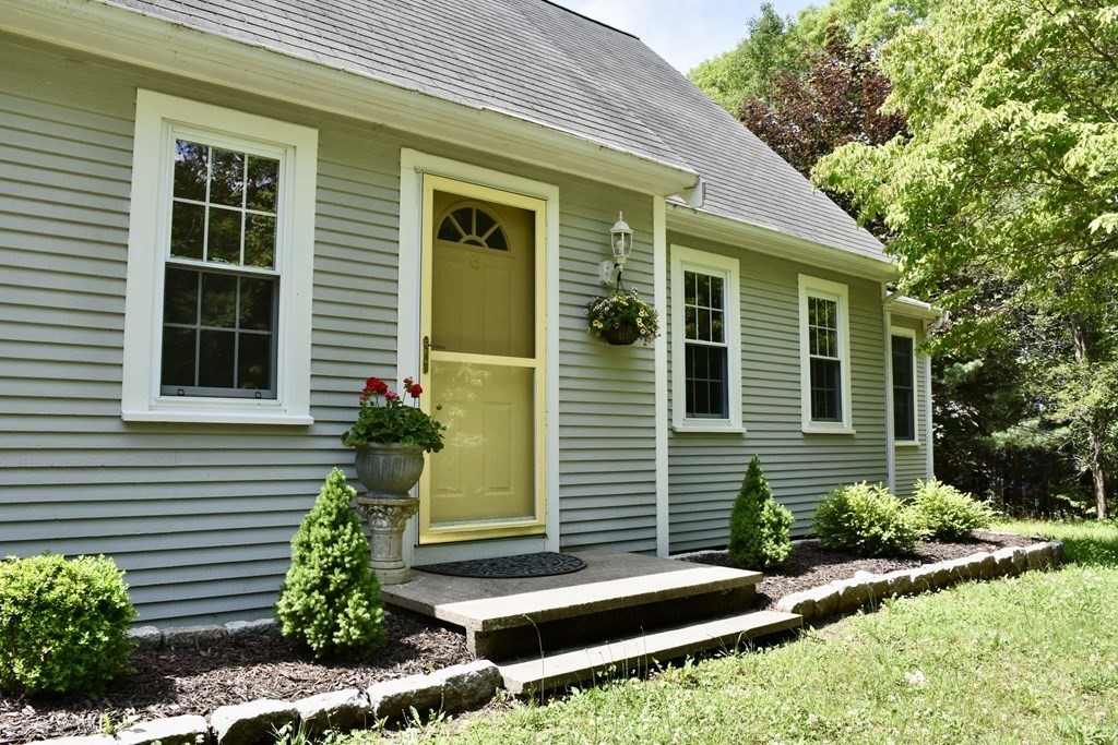 83 Farmersville Road Sandwich, MA 02563 - Photo 4 of 36 Gallery Image 4